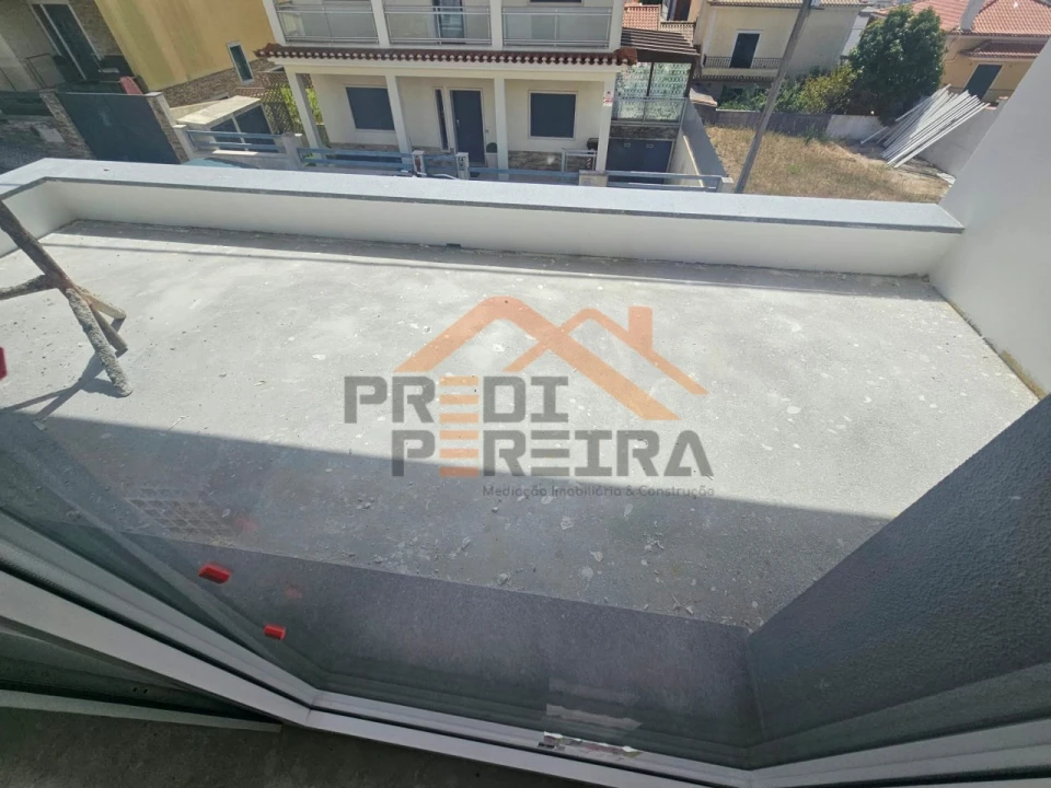 Moradia T4 para Venda em Pontinha e Famões Foto 11