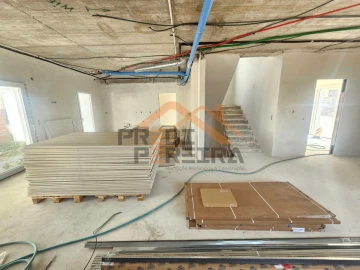 Moradia T4 para Venda em Pontinha e Famões