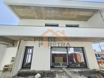 Moradia T4 para Venda em Pontinha e Famões