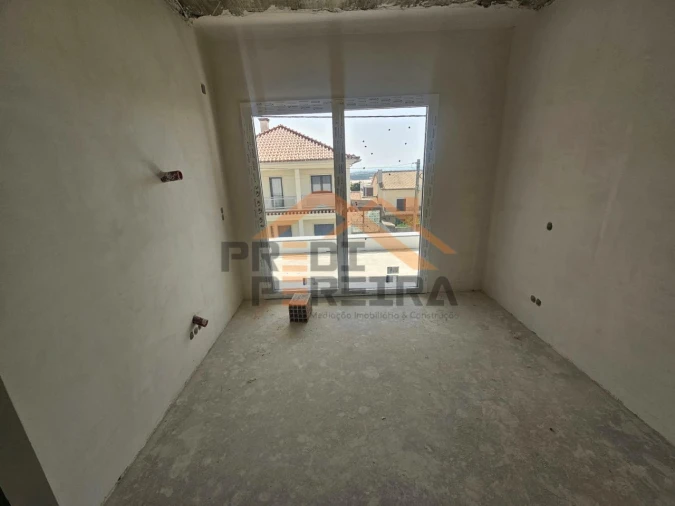 Moradia T4 para Venda em Pontinha e Famões Foto 10