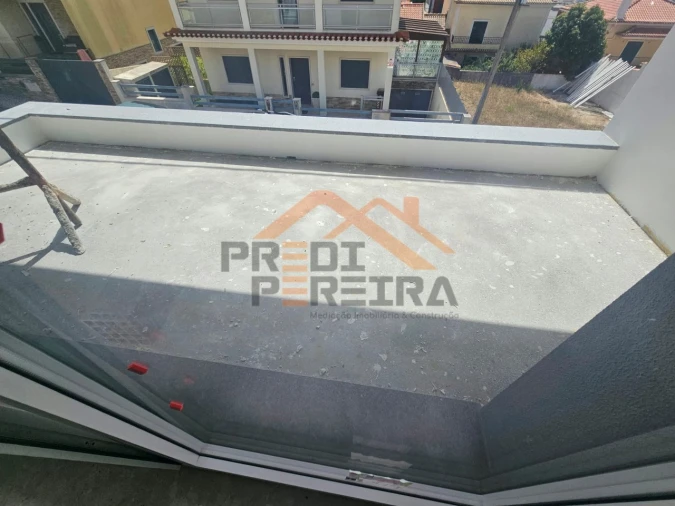 Moradia T4 para Venda em Pontinha e Famões Foto 11