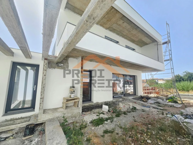 Moradia T4 para Venda em Pontinha e Famões Foto 26