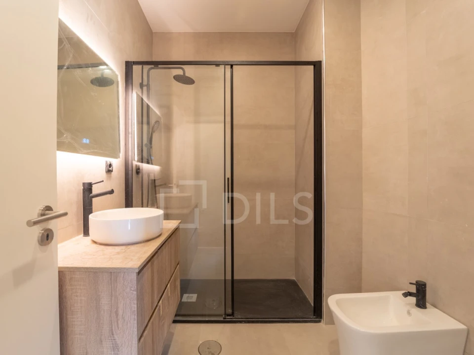 Apartamento T3 para Venda em Lordelo do Ouro e Massarelos Foto 30