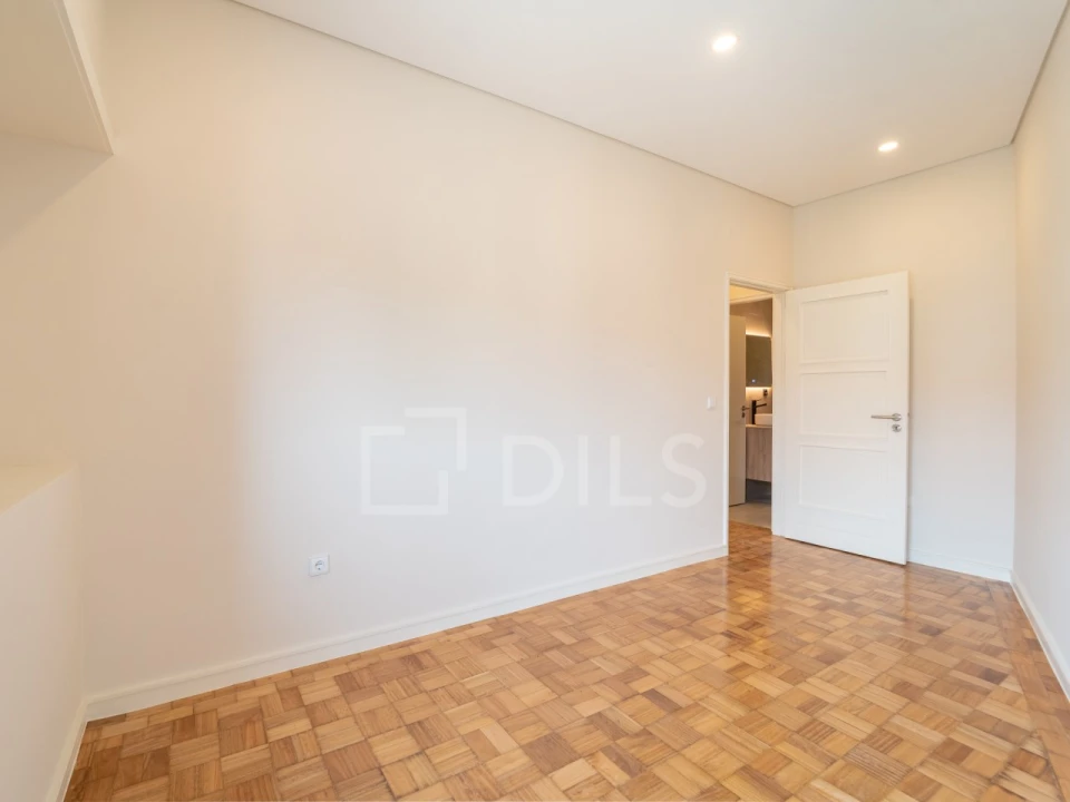 Apartamento T3 para Venda em Lordelo do Ouro e Massarelos Foto 8