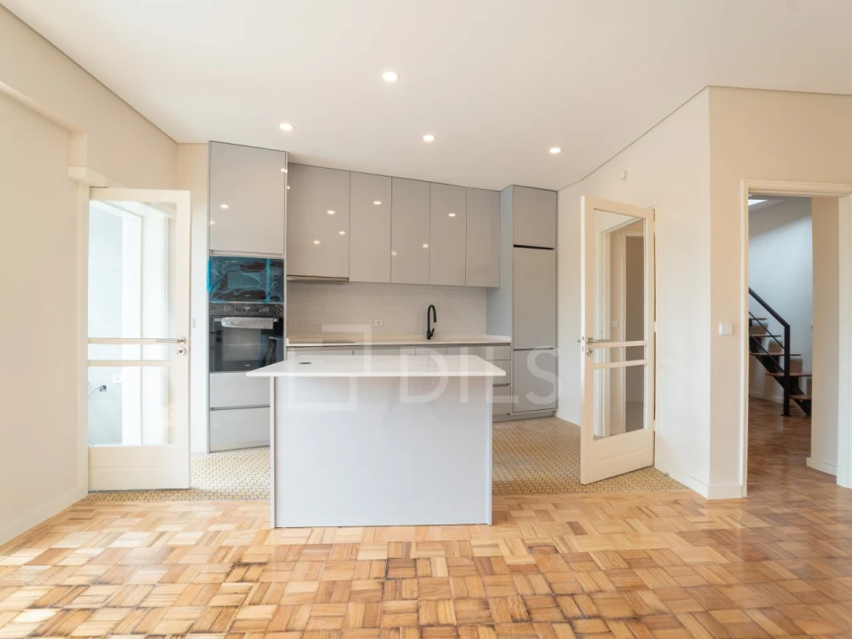 Apartamento T3 para Venda em Lordelo do Ouro e Massarelos Foto 1