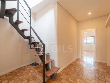 Apartamento T3 para Venda em Lordelo do Ouro e Massarelos