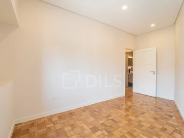 Apartamento T3 para Venda em Lordelo do Ouro e Massarelos