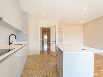 Apartamento T3 para Venda em Lordelo do Ouro e Massarelos