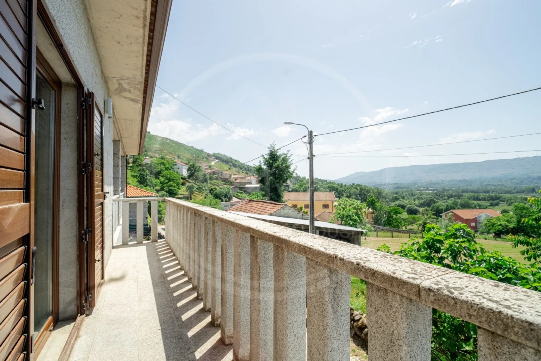 Moradia T3 para Venda em Telões Foto 10
