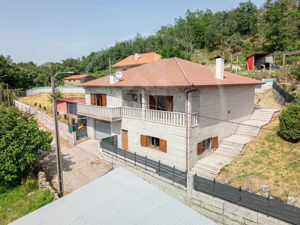 Moradia T3 para Venda em Telões Foto 1