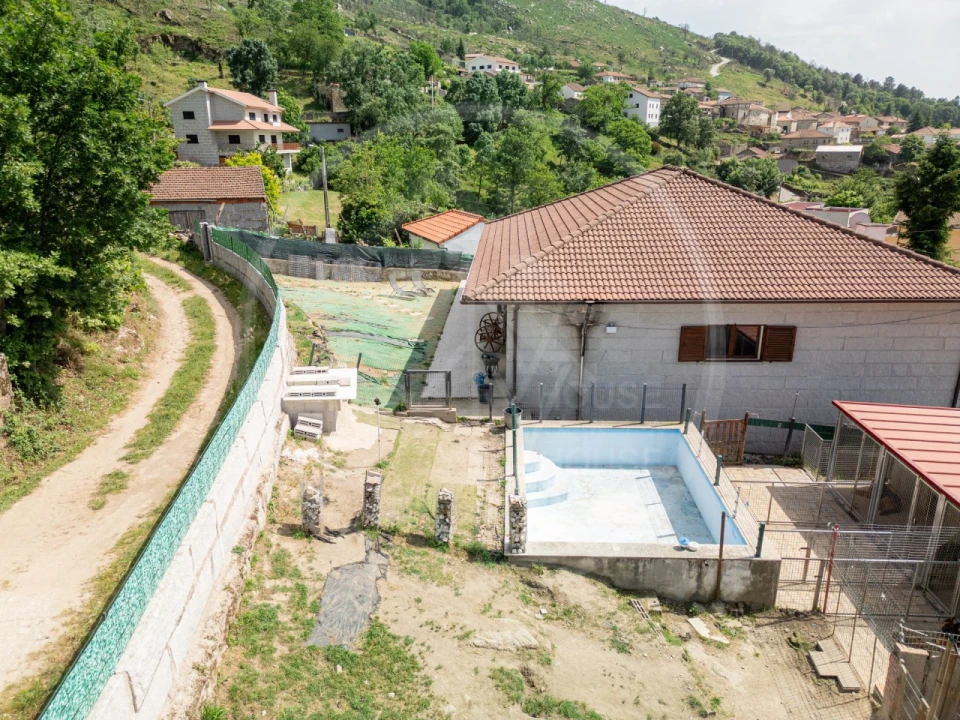 Moradia T3 para Venda em Telões Foto 13