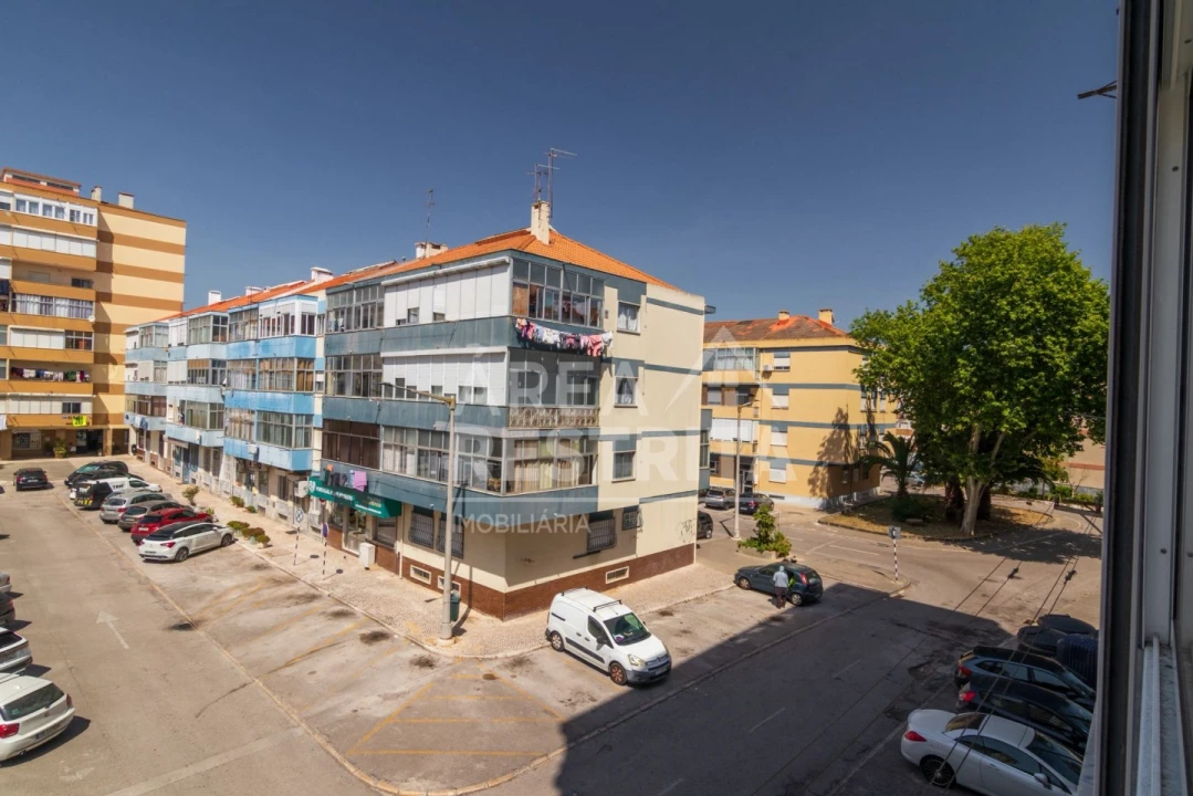 Apartamento T2 para Venda em Amora Foto 12