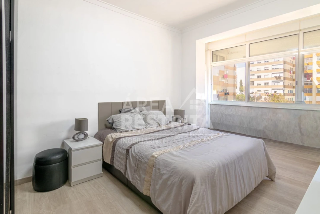 Apartamento T2 para Venda em Amora Foto 17