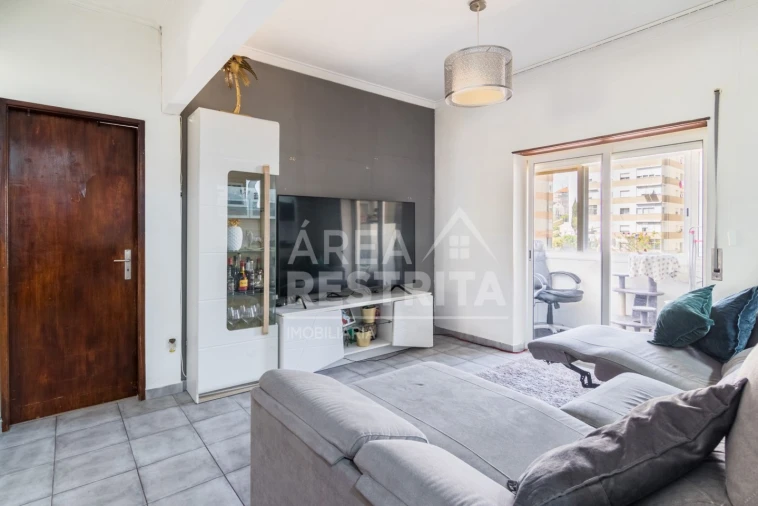 Apartamento T2 para Venda em Amora Foto 11