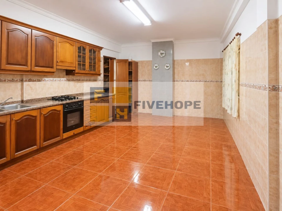 Moradia T3 para Venda em Arrifana Foto 10