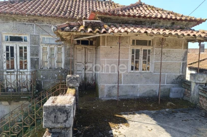Moradia T2 para Venda em Nogueira da Montanha