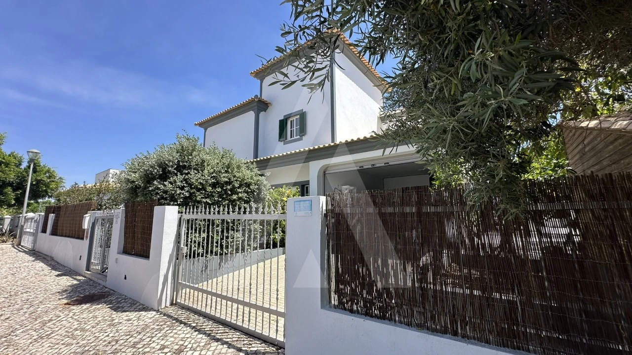 Moradia T5 para Venda em Almancil Foto 17