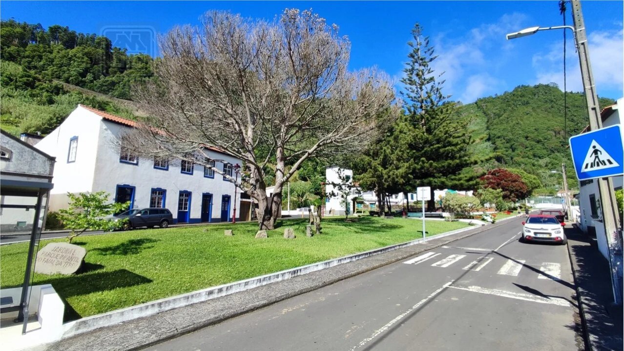 Moradia T7 para Venda em Faial da Terra Foto 5
