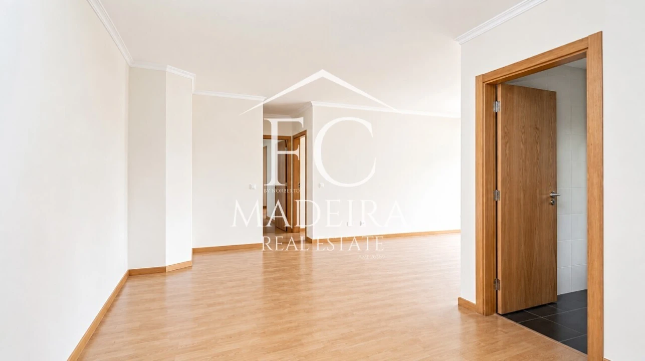 Apartamento T2 para Venda em Caniço Foto 5