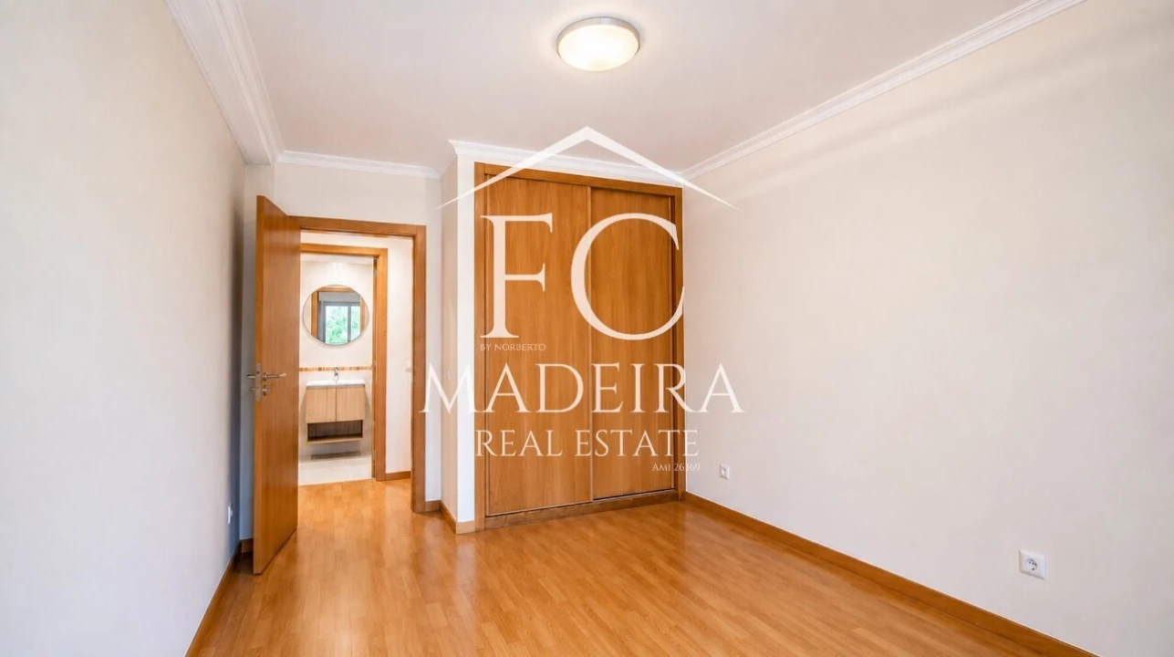 Apartamento T2 para Venda em Caniço Foto 2