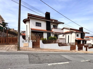 Moradia T4 para Venda em Gondomar (São Cosme), Valbom e Jovim