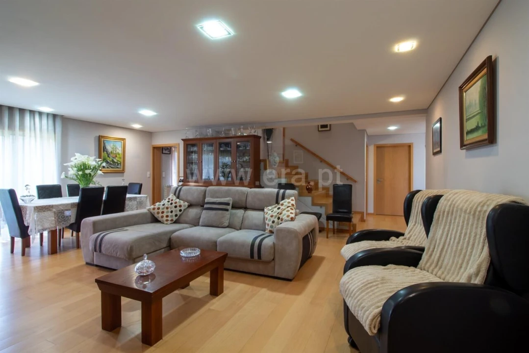 Moradia T3 para Venda em Sandim, Olival, Lever e Crestuma Foto 4