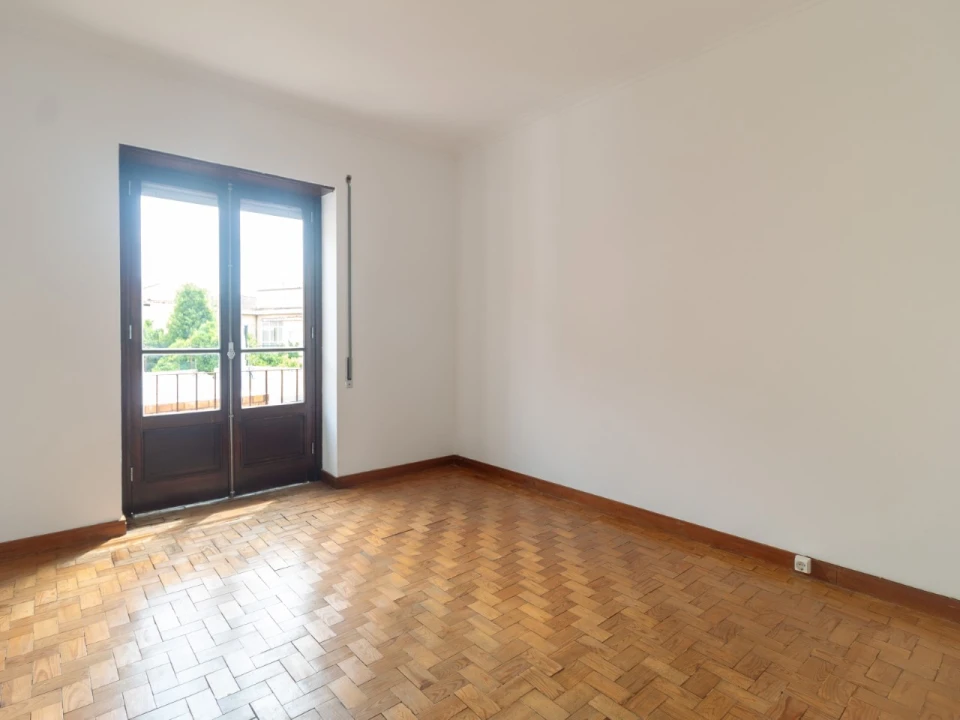 Apartamento T4 para Venda em Santo Antonio dos Olivais Foto 5