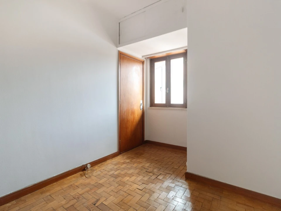Apartamento T4 para Venda em Santo Antonio dos Olivais Foto 4