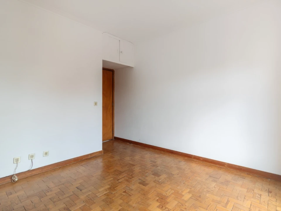 Apartamento T4 para Venda em Santo Antonio dos Olivais Foto 6