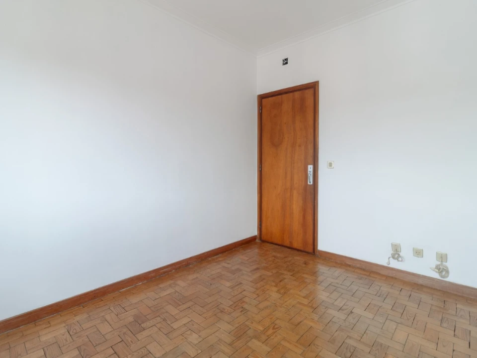 Apartamento T4 para Venda em Santo Antonio dos Olivais Foto 14
