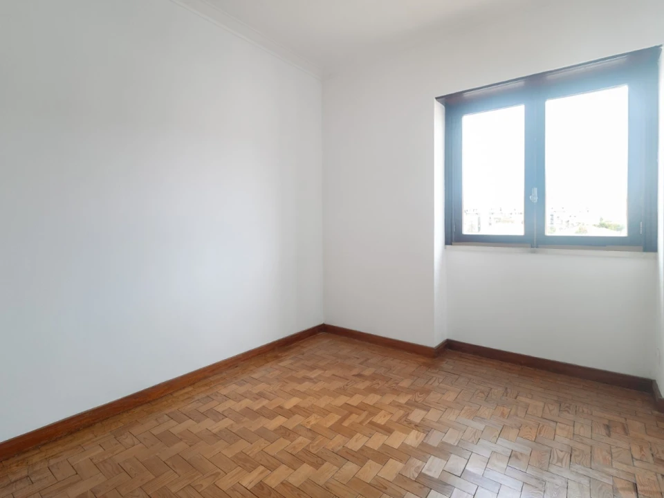 Apartamento T4 para Venda em Santo Antonio dos Olivais Foto 18