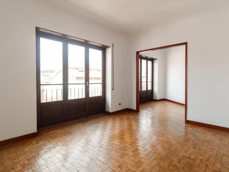 Apartamento T4 para Venda em Santo Antonio dos Olivais Foto 9