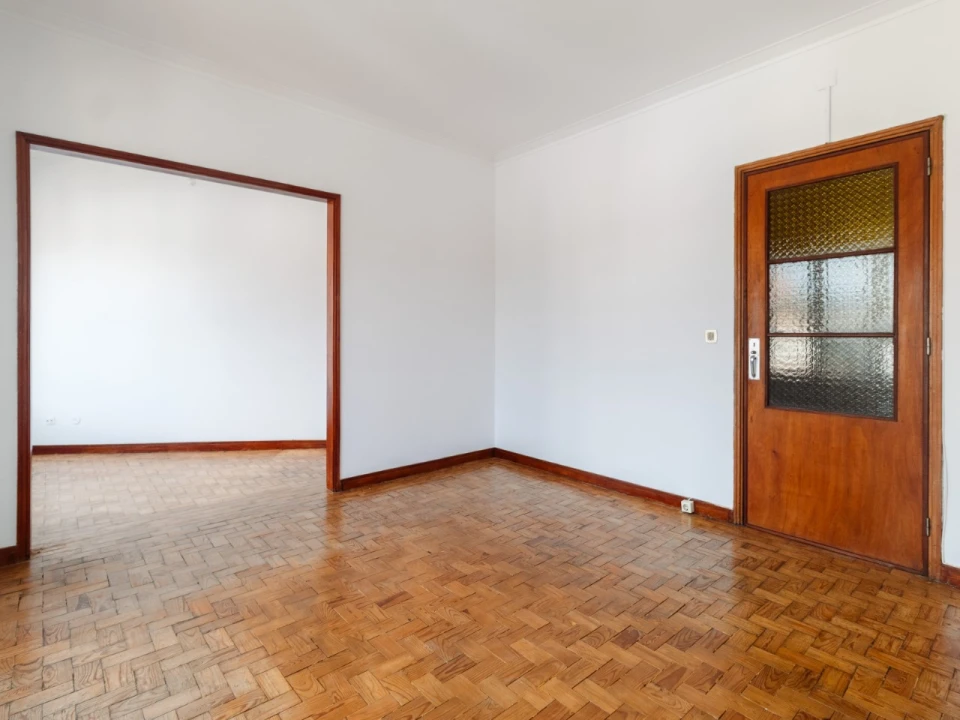 Apartamento T4 para Venda em Santo Antonio dos Olivais Foto 11