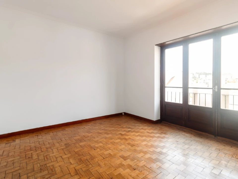 Apartamento T4 para Venda em Santo Antonio dos Olivais Foto 13