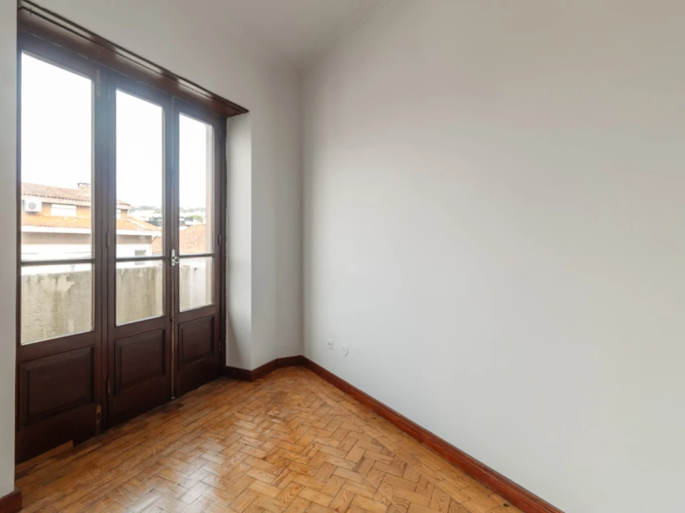 Apartamento T4 para Venda em Santo Antonio dos Olivais Foto 17
