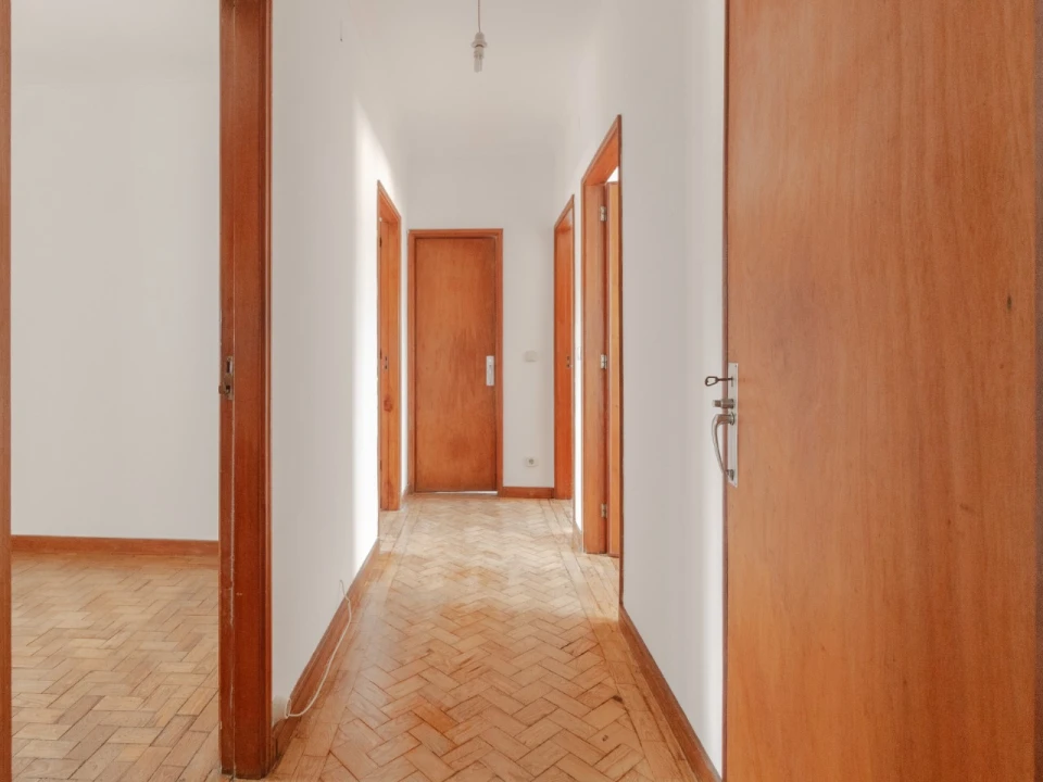 Apartamento T4 para Venda em Santo Antonio dos Olivais Foto 3
