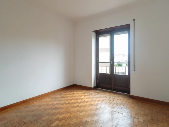 Apartamento T4 para Venda em Santo Antonio dos Olivais Foto 12