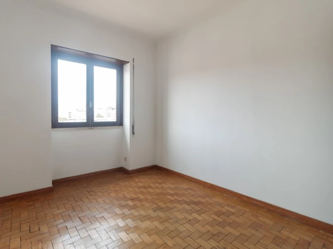 Apartamento T4 para Venda em Santo Antonio dos Olivais Foto 7