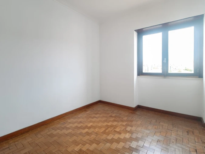 Apartamento T4 para Venda em Santo Antonio dos Olivais Foto 18