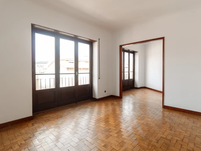 Apartamento T4 para Venda em Santo Antonio dos Olivais Foto 9