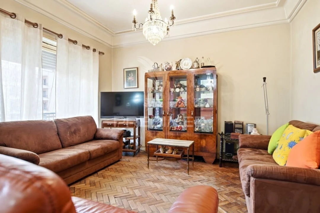Apartamento T7 para Venda em Areeiro Foto 3