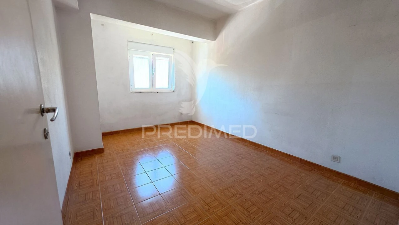 Apartamento T3 para Venda em Alvalade Foto 9