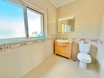 Moradia T4 para Venda em A dos Cunhados e Maceira