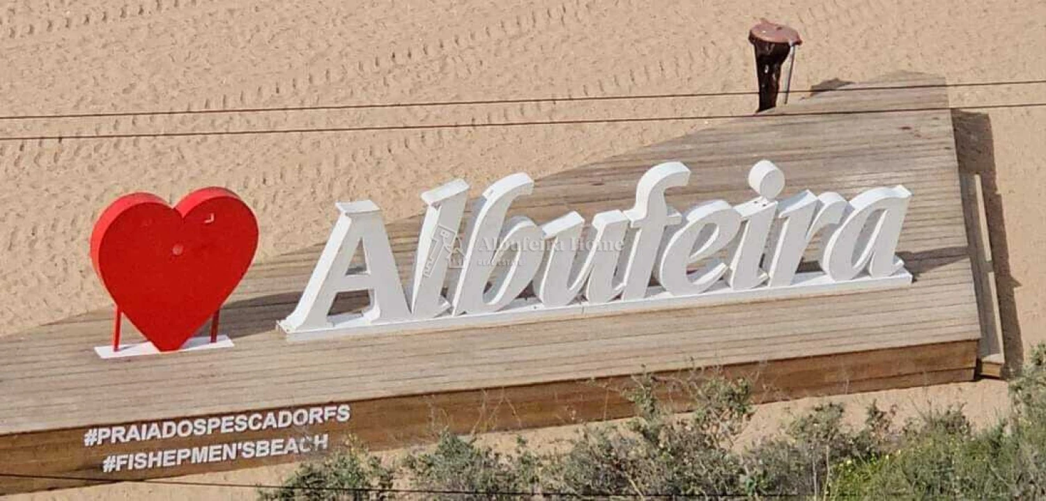 Moradia T4 para Venda em Albufeira e Olhos de Água Foto 1
