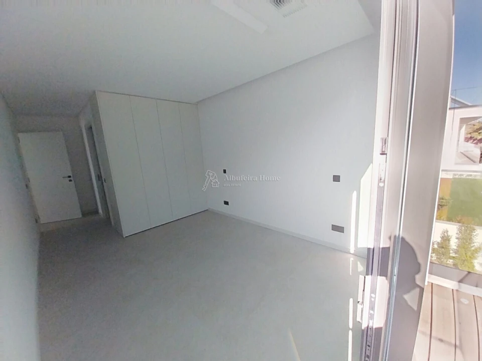 Moradia T4 para Venda em Albufeira e Olhos de Água Foto 26