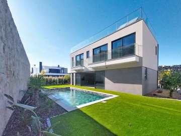 Moradia T4 para Venda em Albufeira e Olhos de Água