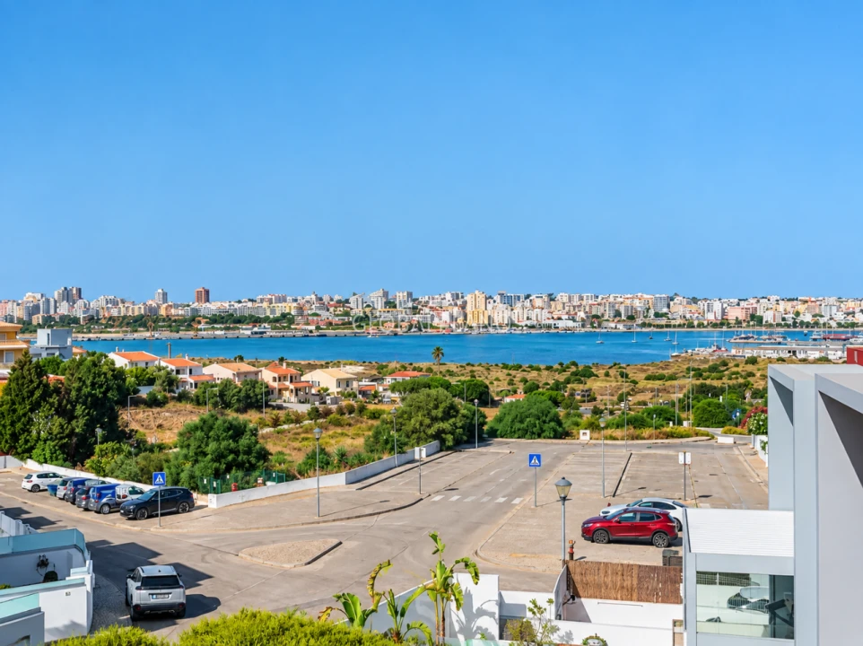 Moradia T3 para Venda em Ferragudo Foto 3