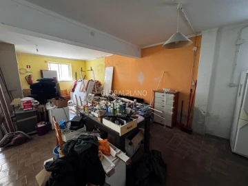 Armazém para Venda em Portimão