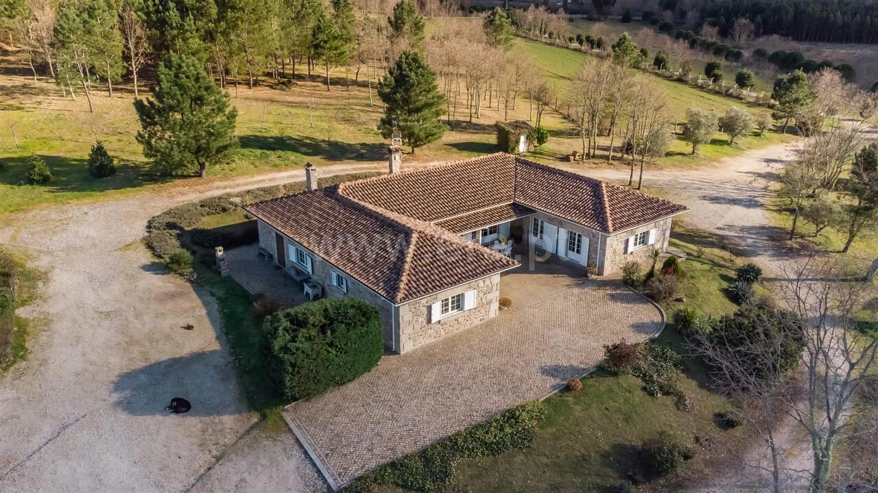 Moradia T5 para Venda em Sabugal e Aldeia de Santo António Foto 1