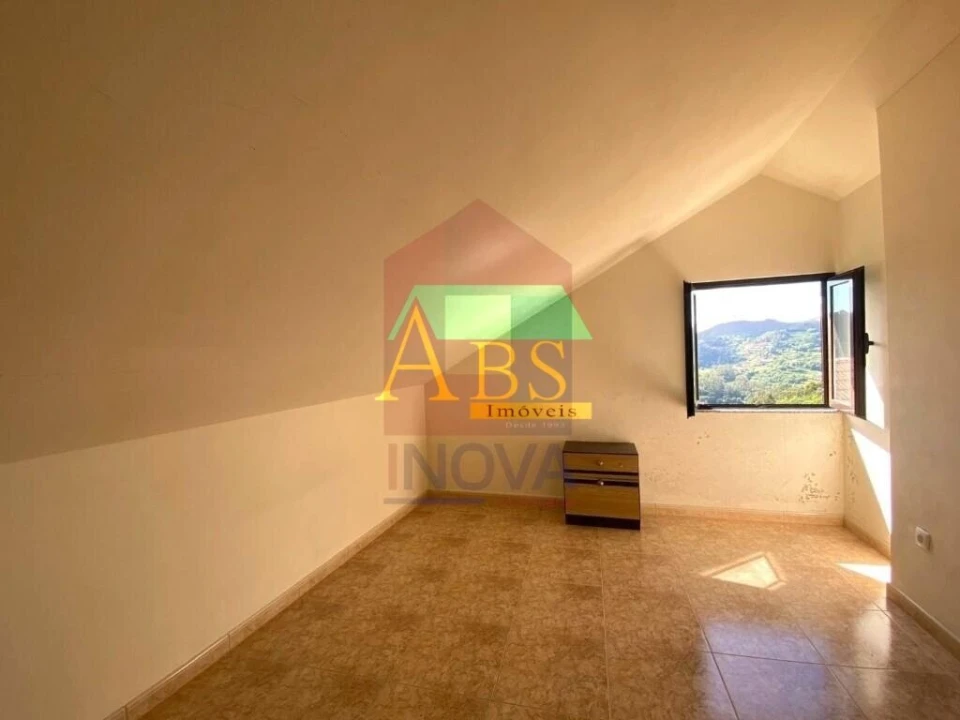 Moradia T4 para Venda em Azias Foto 9